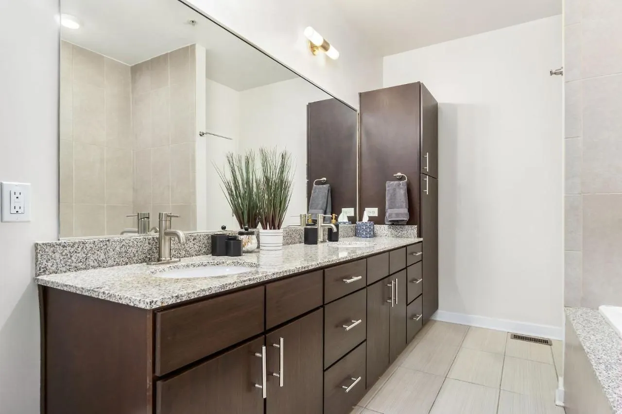 Luxury Lofted 1 Bed Unit With Hot Tub And Pool Apartment Columbus