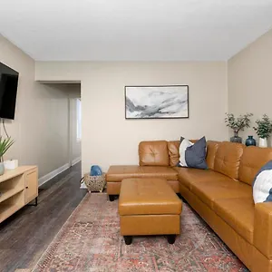Holiday home Newly Renovated 3 Bedroom Near High St, Columbus